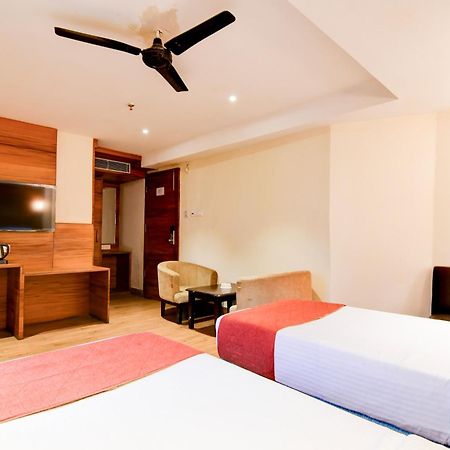 Hotel King'S Crown Calcutta Buitenkant foto