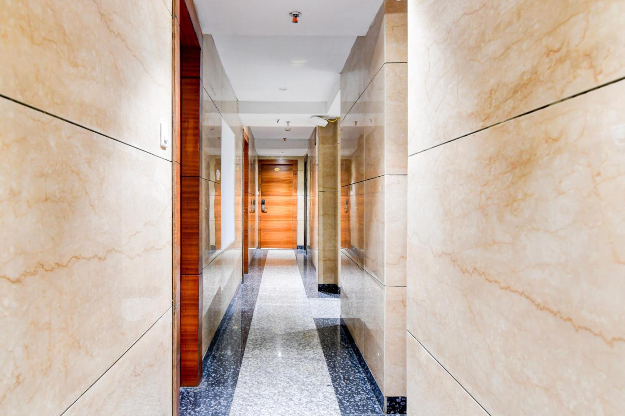 Hotel King'S Crown Calcutta Buitenkant foto