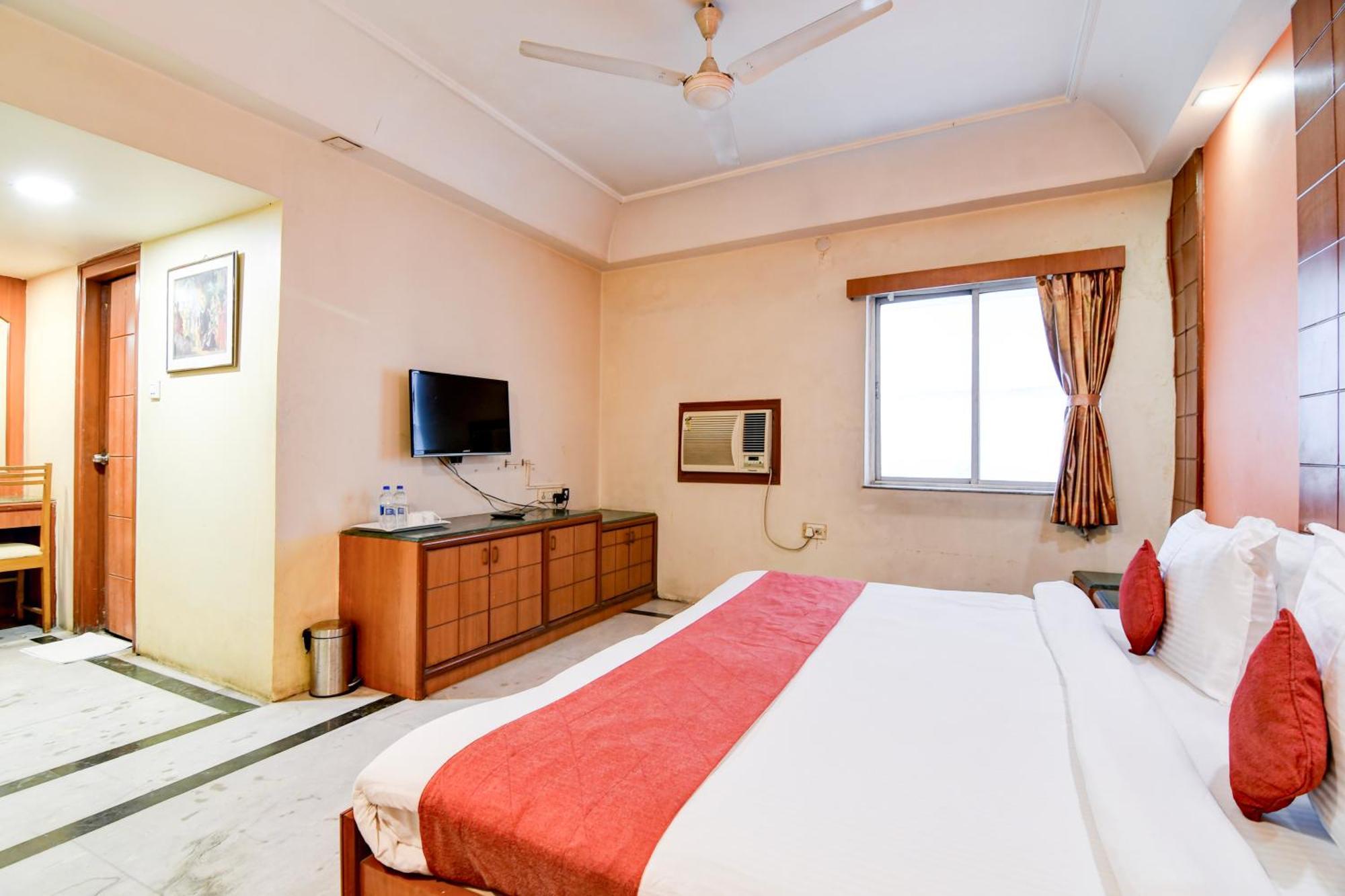 Hotel King'S Crown Calcutta Buitenkant foto