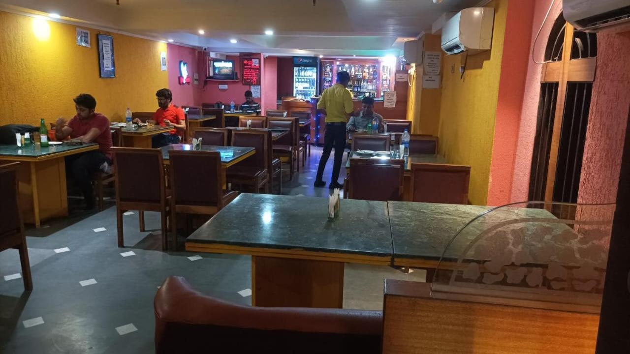Hotel King'S Crown Calcutta Buitenkant foto